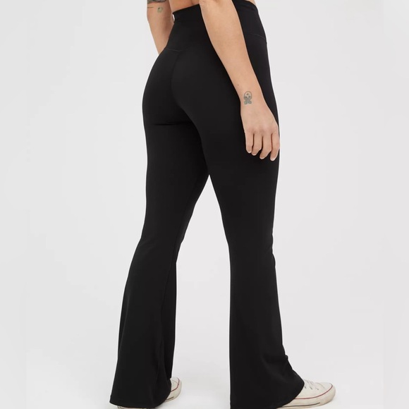 NWOT Aerie Crossover Black Flare Leggings - Picture 2 of 8